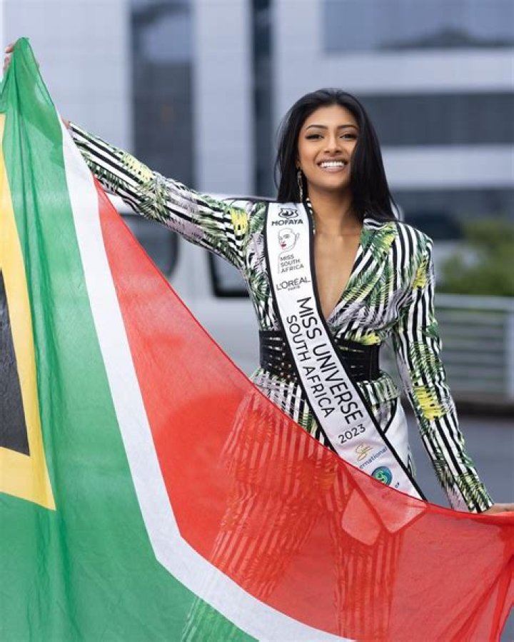South African Women Break The Internet With Their ‘Vuthela’ Challenge (Photos)