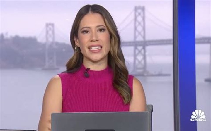 Where is Deirdre Bosa of CNBC? What's Her Nationality